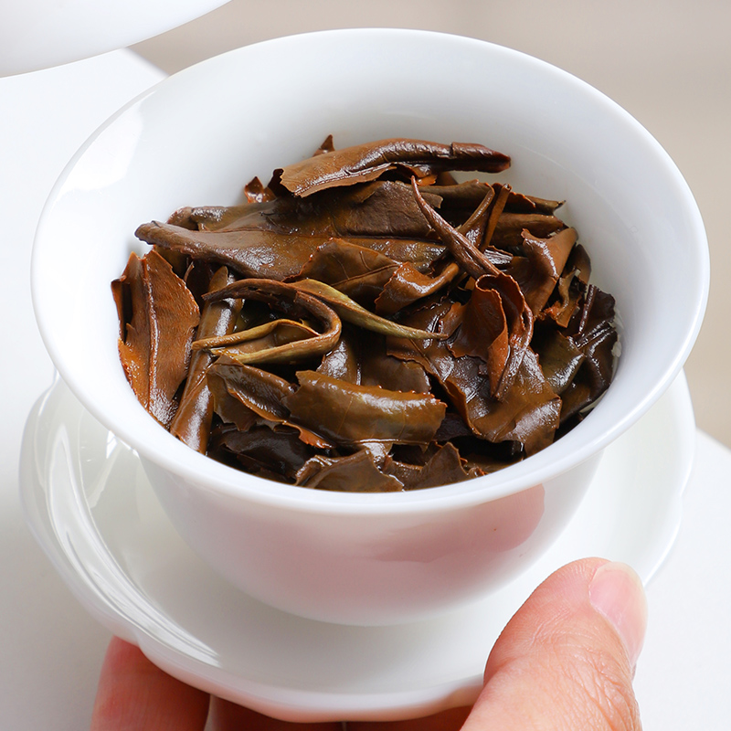 福鼎白茶小方片2016年老白茶叶贡眉枣香寿眉闷泡饼干茶盒装40片高清大图