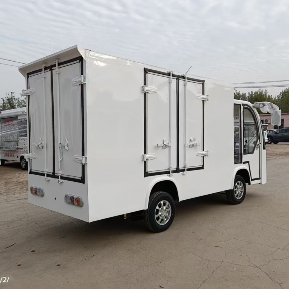 龙云天盾电动四轮厢货车景区物业场内电动运输车单排2座双排5座送餐车载货转运车 单排标配