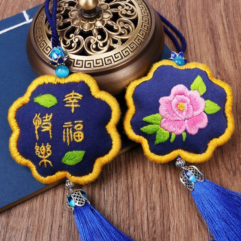 家柏饰(CORATED)古风汉服 diy手工刺绣材料包自制香囊荷包端午香包香袋车挂饰 幸福快乐【送礼盒+绣绷+薰衣草】