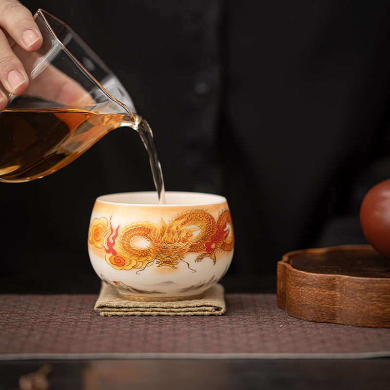 苏氏陶瓷(SUSHI CERAMICS)素烧羊脂玉瓷龙行大运禅定主人杯茶杯国家一级技师王文克老师作品