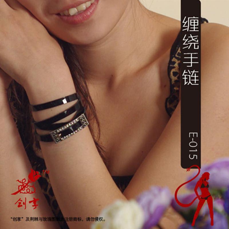 情趣 缠绕手链黑色漆皮真皮E-015\露出教捆绑SM情趣用品