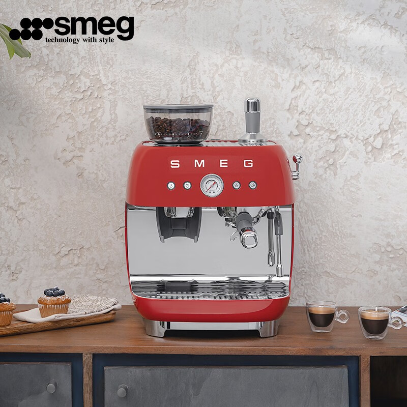 SMEG/斯麦格 新款研磨一体意式咖啡机 EGF03奶白色高清大图