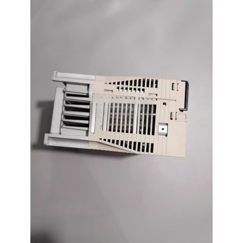 伺服驱动器 SGDV-200A01A002000 单位:个高清大图