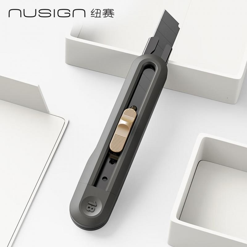 纽赛(NUSIGN)大号撞色设计美工刀壁纸刀裁纸刀 办公用品 尾部自带折刀器 深灰色 NS062