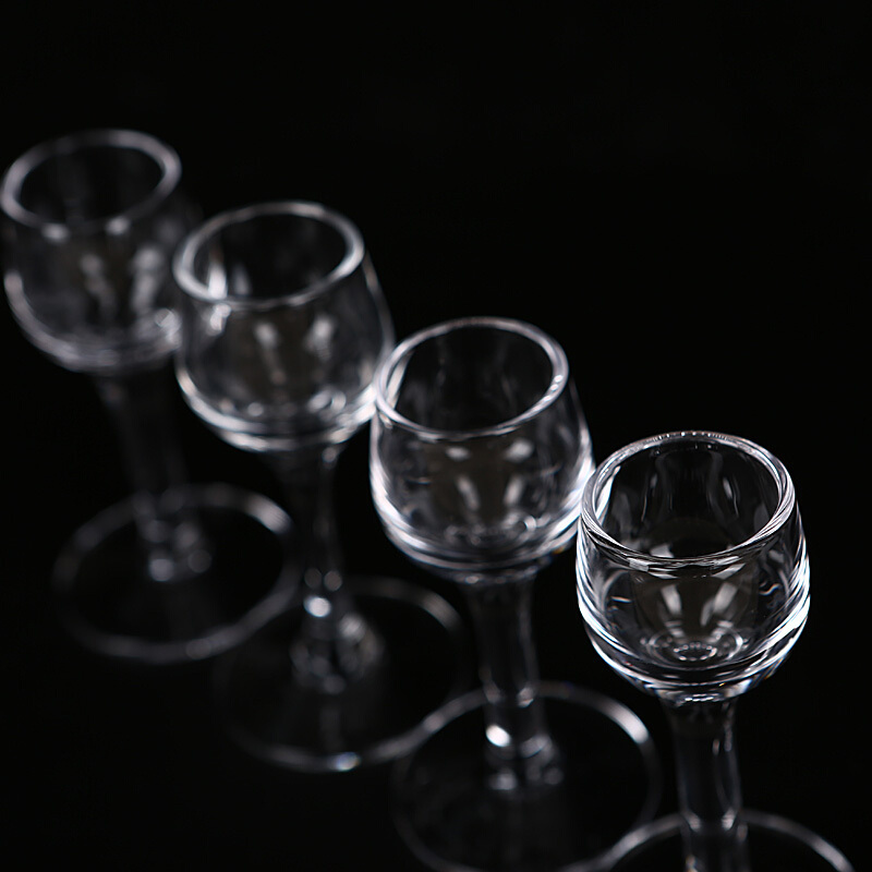 1950(RCOMS1950) 白酒杯套装 ZH003 手工吹制 白酒杯 烈酒杯 茅台酒杯(6白酒杯+1分酒壶)礼盒套装