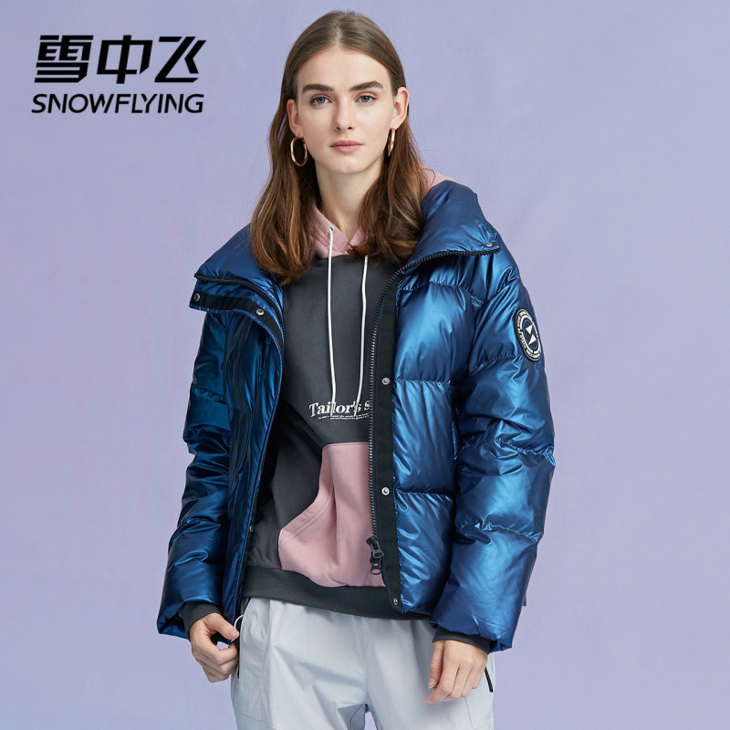 雪中飞女士立领印花面包短款羽绒服X90140072