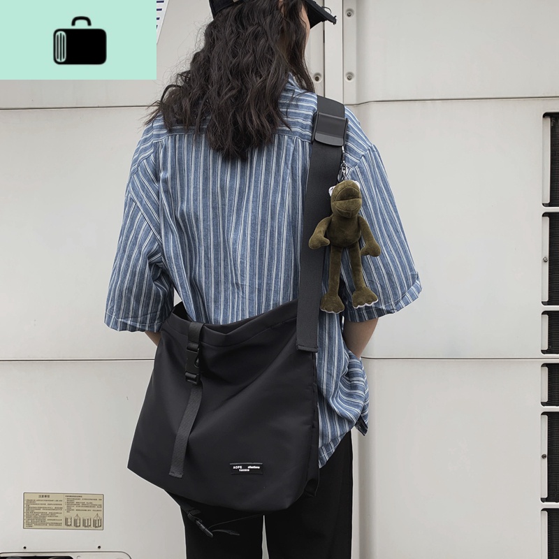 斜挎包潮牌工装包男女日系邮差包休闲单肩包暗黑系背包潮NEW LAKE男士斜挎包高清大图