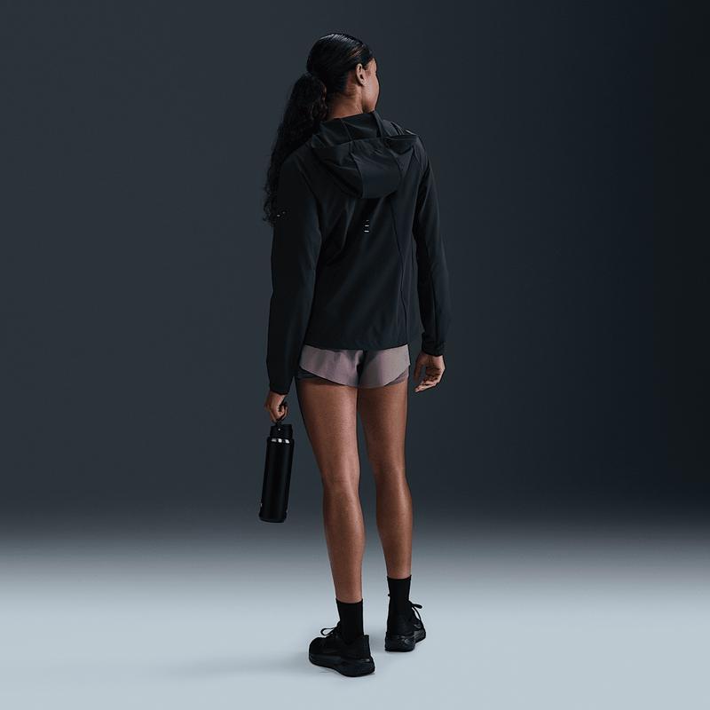 Nike/耐克 女款轻量透气防水防紫外线单层冲锋衣户外跑步运动夹克