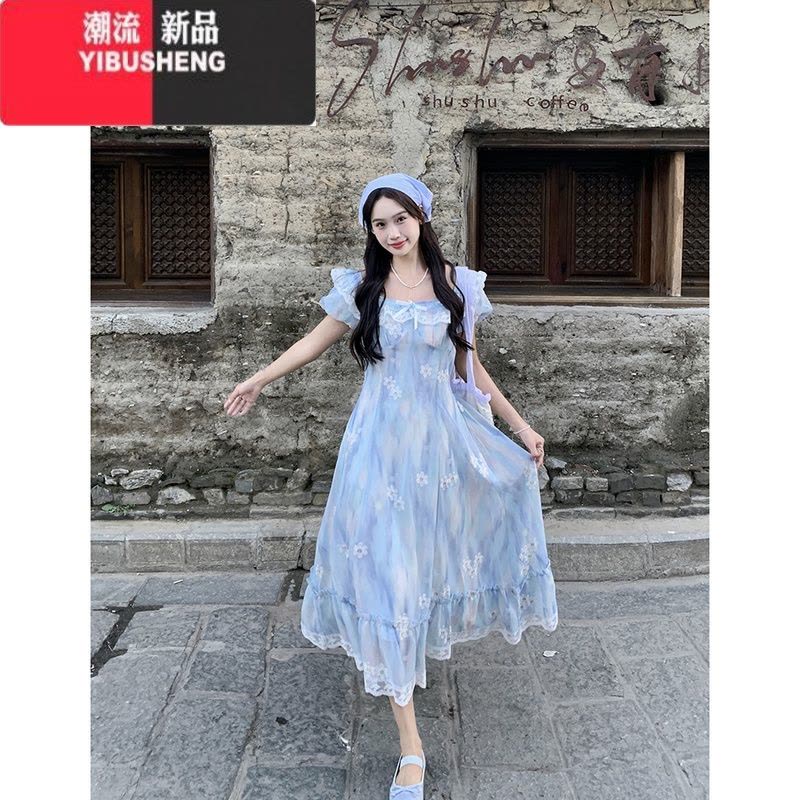 YIBUSHENG氛围感方领泡泡袖连衣裙女季新款度假风很仙的显瘦蕾丝拼接长裙图片