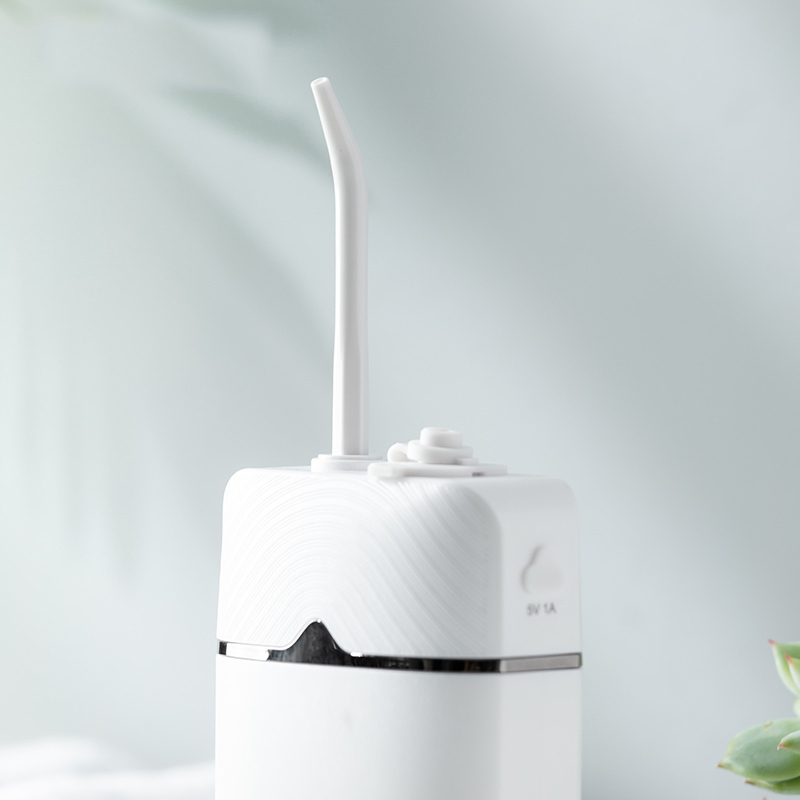 Brookstone mini 款便携式冲牙器 口腔洗牙器