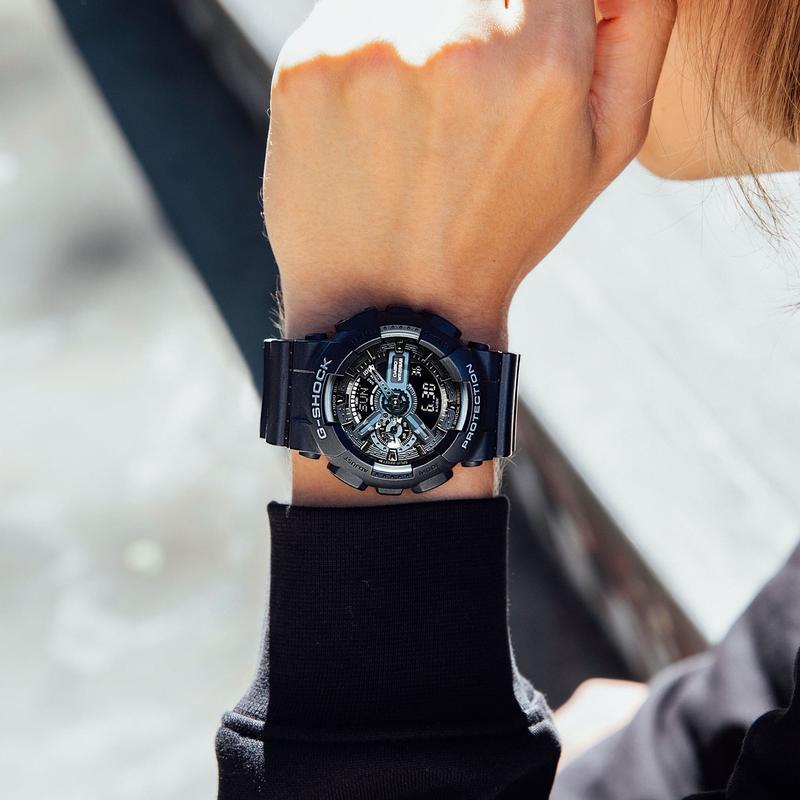 CASIO 男士时尚黑色复古运动腕表经典模拟数字显示设计