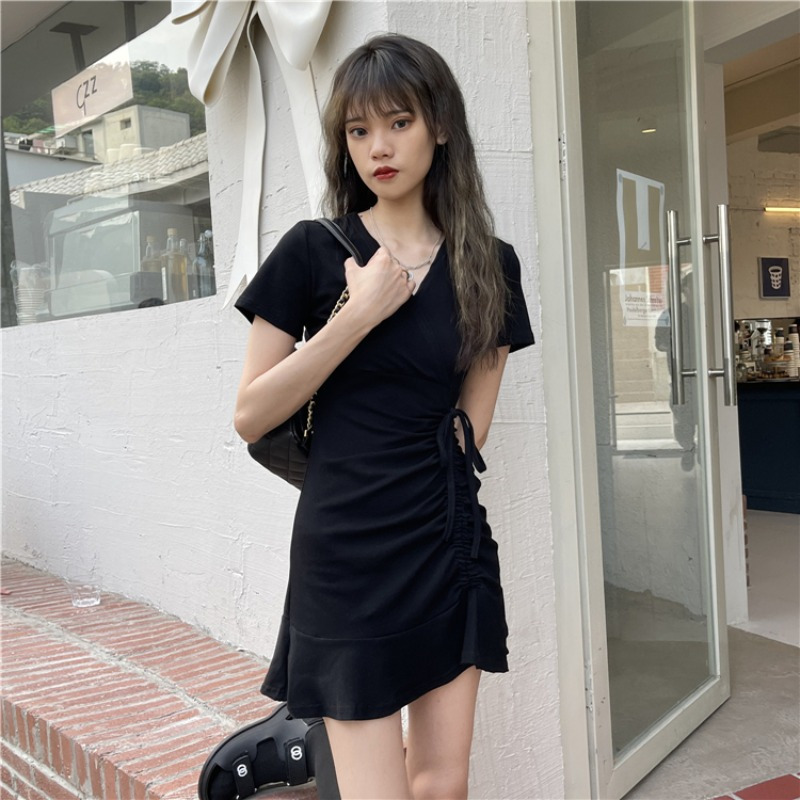 黑色V领连衣裙女夏季2021新款甜辣妹设计感小个子气质修身短裙子_黑色_均码