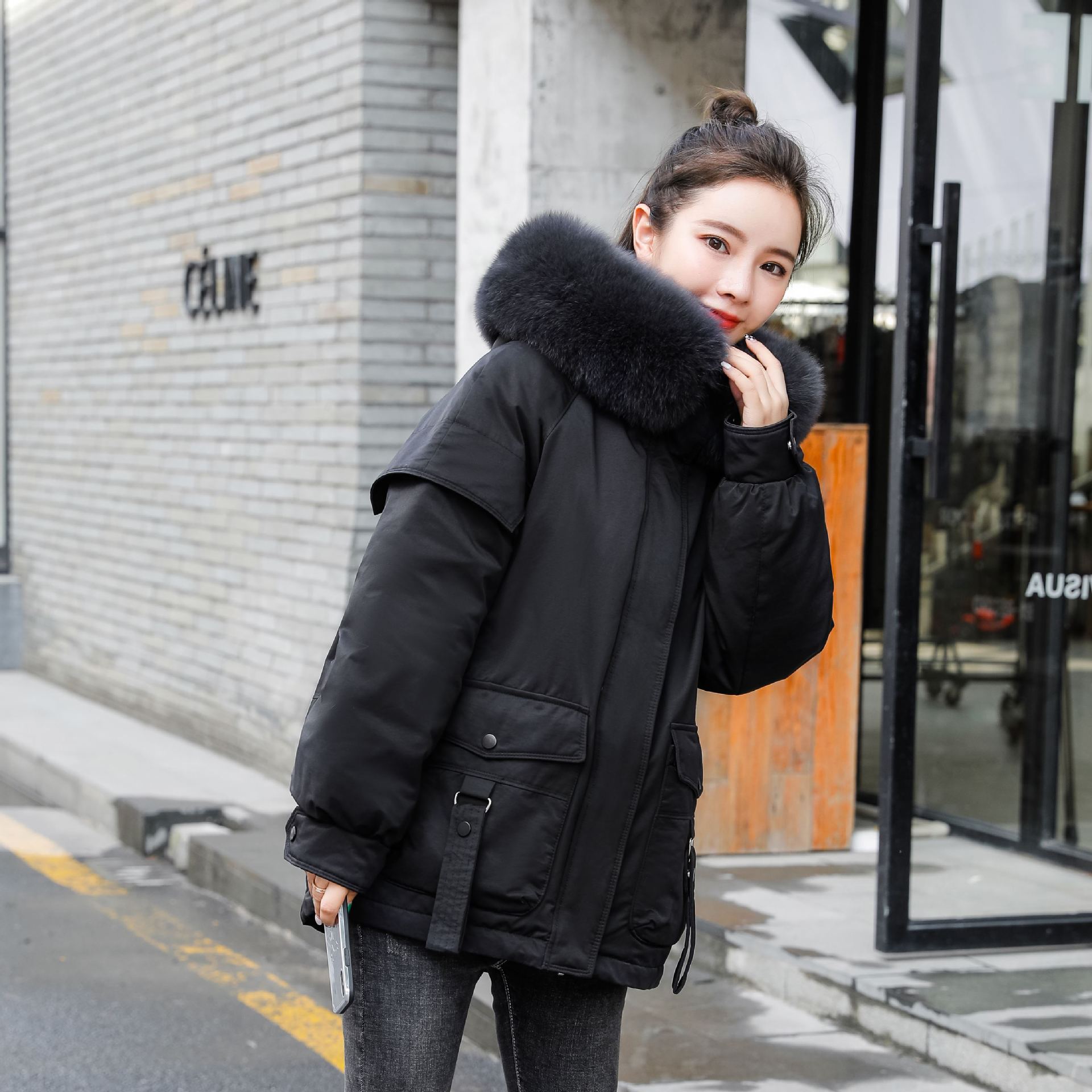 新款韩版羽绒服女短款连帽羽绒服白鸭绒大毛领女外套 黑色 M