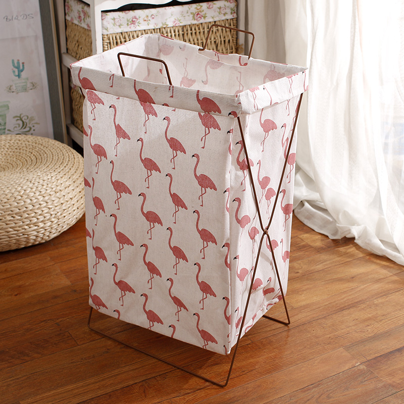 北欧铁架脏衣篮可折叠脏衣服收纳筐棉麻脏衣篓玩具收纳桶防水 白底火烈鸟不带盖铁架
