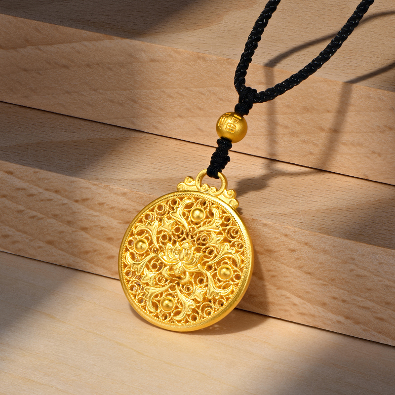 周大福传承经典传承足金黄金吊坠寓意祥瑞金莲计价工费1320元f228285