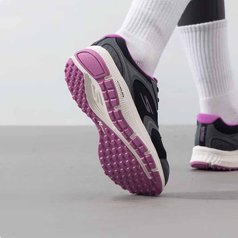 斯凯奇女款跑步运动鞋128280W/BKPR-10双高清大图