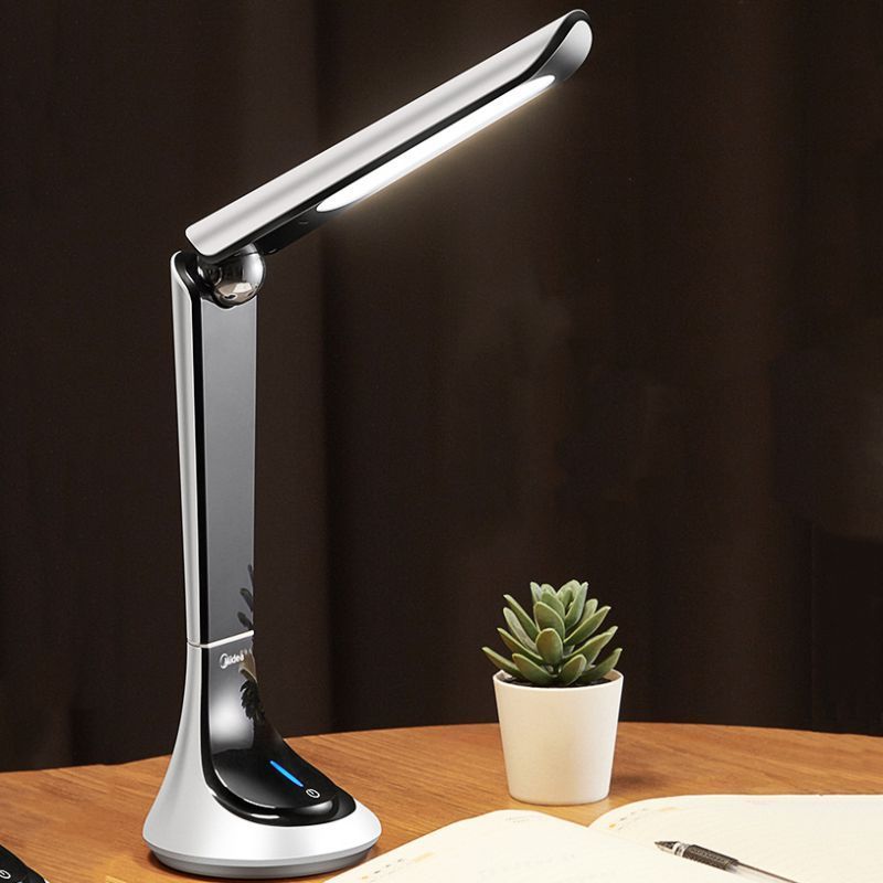 美的充电式led护眼台灯视频