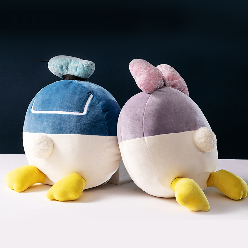 MINISO/名创优品米奇唐老鸭黛丝系列趣味抱枕毛绒玩具