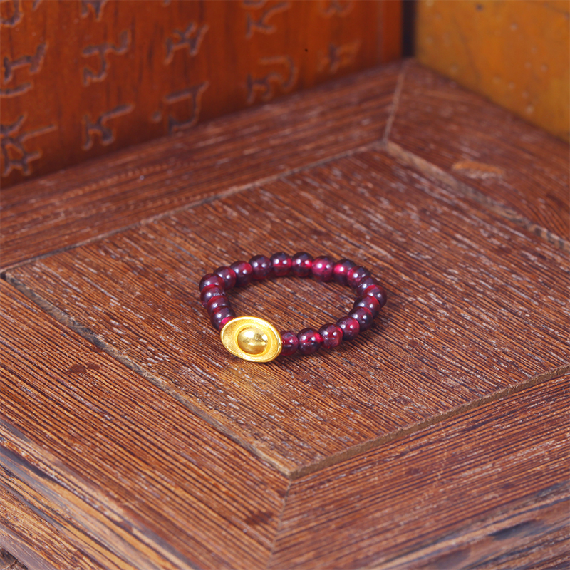 新金珠宝黄金元宝戒足金小元宝戒指女戒夏石榴石串珠指环1042