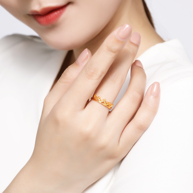 潮宏基星皇冠黄金戒指足金5g极光金ins设计小众通勤叠戴个性女