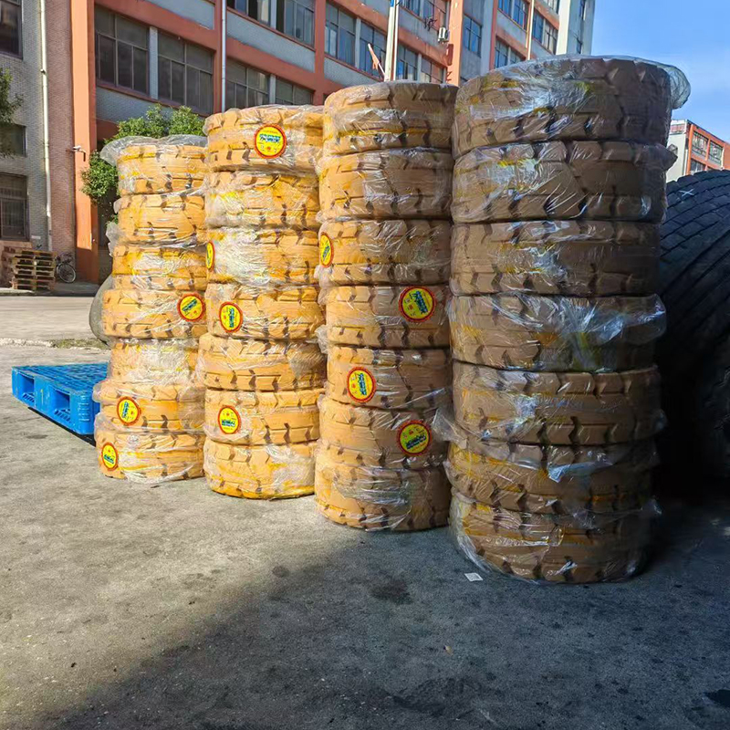 巨泰 3-3.5吨叉车专用(前轮)轮胎 28x9-15 无痕 条高清大图