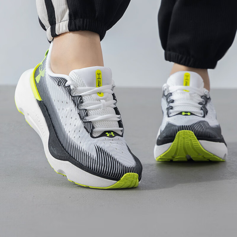 安德玛(Under Armour)女鞋新款运动鞋户外舒适透气轻便跑步鞋3027200-104 ZP