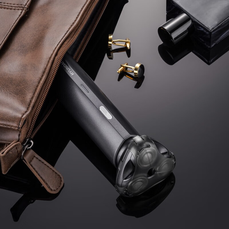 HYUNDAI 三头磁吸 刀头全身水洗剃须刀 YS810高清大图