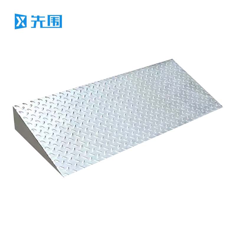 先围 镀锌铁板斜坡 60*30*10cm厚2mm 个