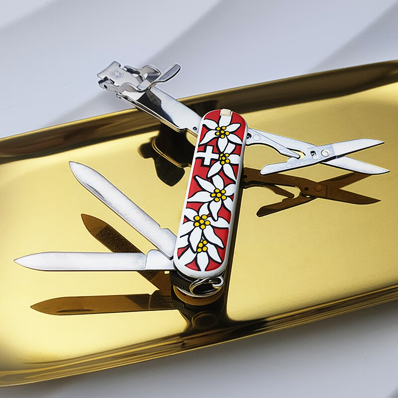 维氏(VICTORINOX)瑞士军刀 理容伴侣 8项功能水果刀多功能刀折叠刀具 雪绒花0.6463.840高清大图