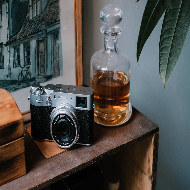 富士(FUJIFILM) 数码相机 X100V 银色 (比微单相机更便携,扫街神器!)