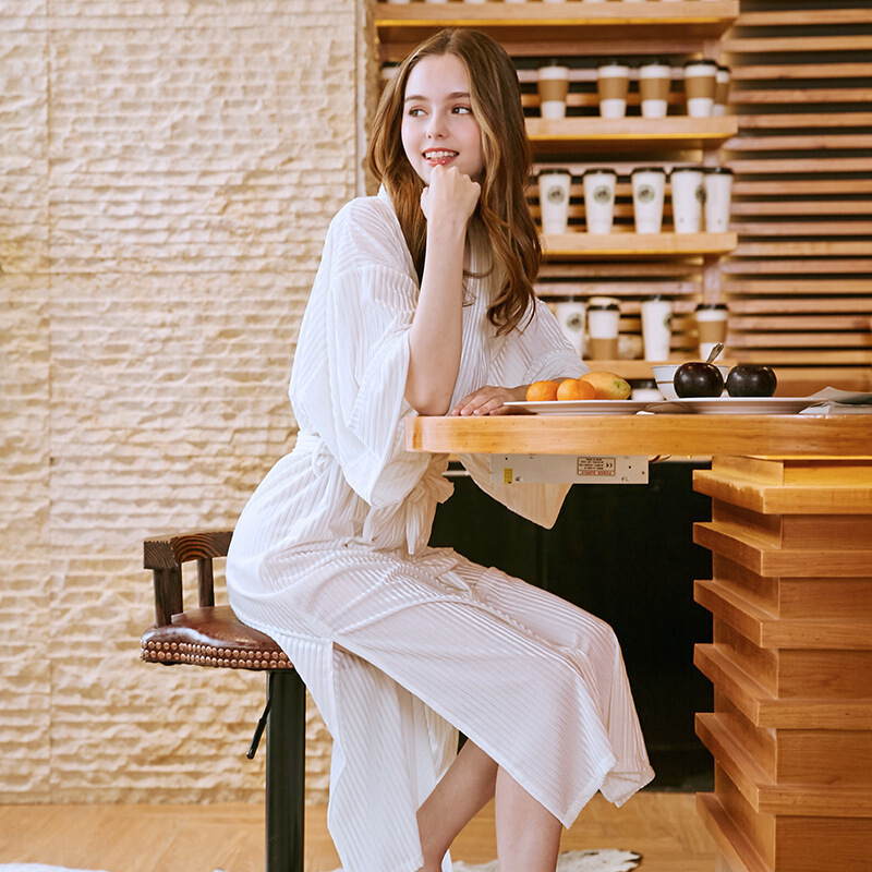 2018潮流家居服秋冬新品抽条金丝绒睡袍女长款肤女式睡衣白色均码