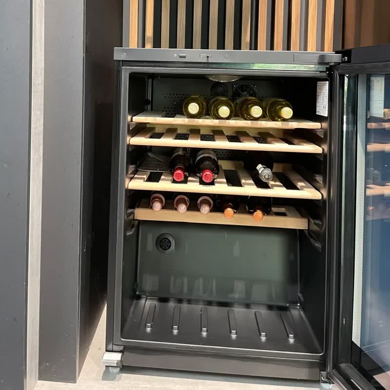 西门子 KW3UVA5TSC 红酒柜 葡萄酒柜恒温冷藏 进口橡木酒架 黑色(43瓶) 145L高清大图