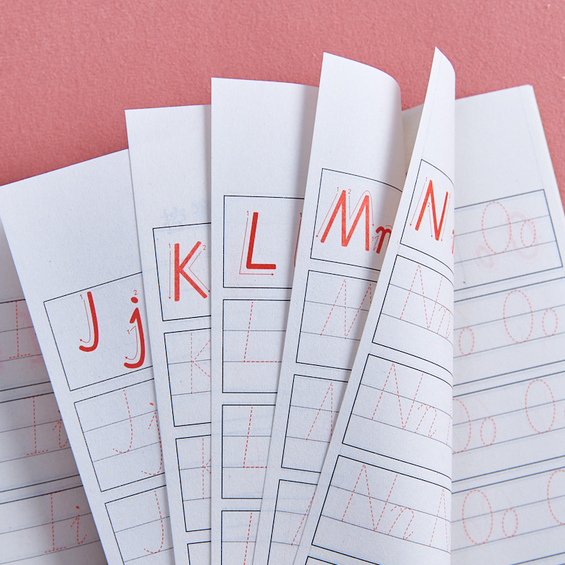 [控笔训练]英文字母 [正版]26个英文字母练字帖幼儿园控笔训练入门儿童英文启蒙大小写练字本英文字母描红本每日一练幼小衔高清大图