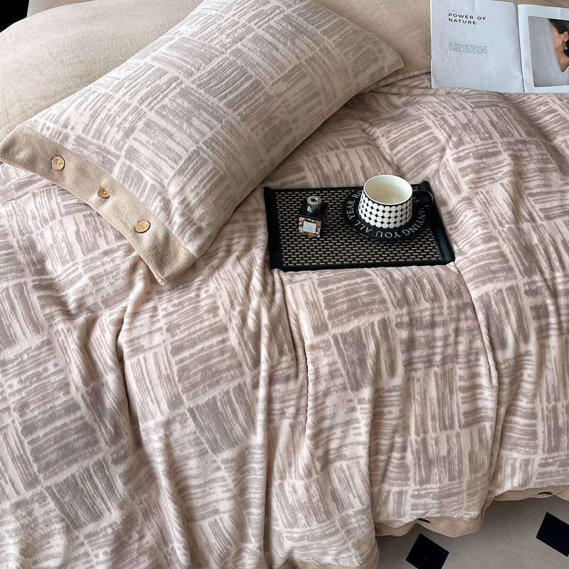 雅鹿立体雕花牛奶绒纽扣款四件套高清大图