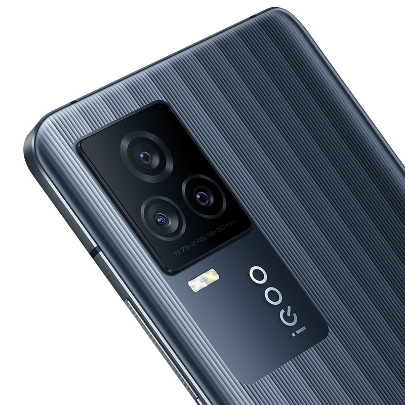 vivo iQOO 7 黑境 12+256G 高通骁龙888+增强版LPDDR5 120W超快闪充 全感操控系统 双路线性马达 立体双扬 UFS 3.1 双模5G全网通手机