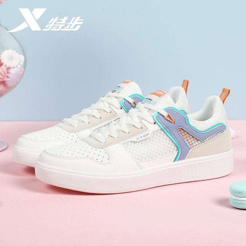 特步板鞋女鞋透气网鞋2022秋季新款休闲鞋子小白鞋网面运动鞋女款