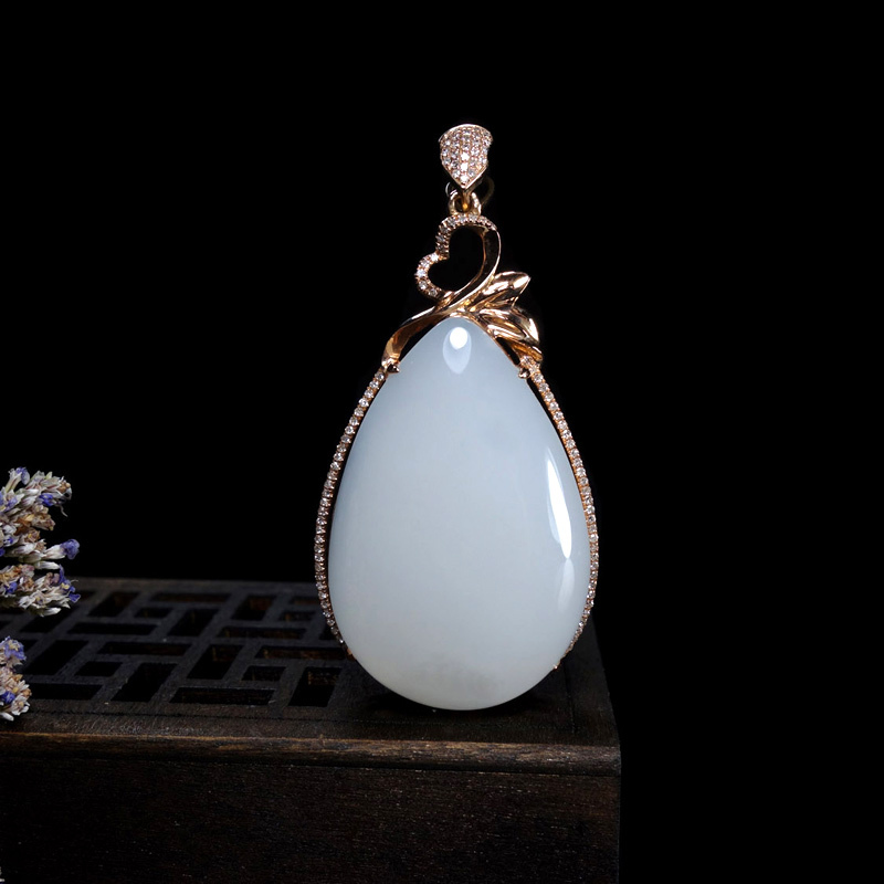 真玉天地18k金镶嵌和田玉水滴挂件吊坠女士款附带证书