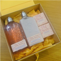 欧舒丹甜蜜樱花沐浴啫喱润肤乳手霜礼盒套装