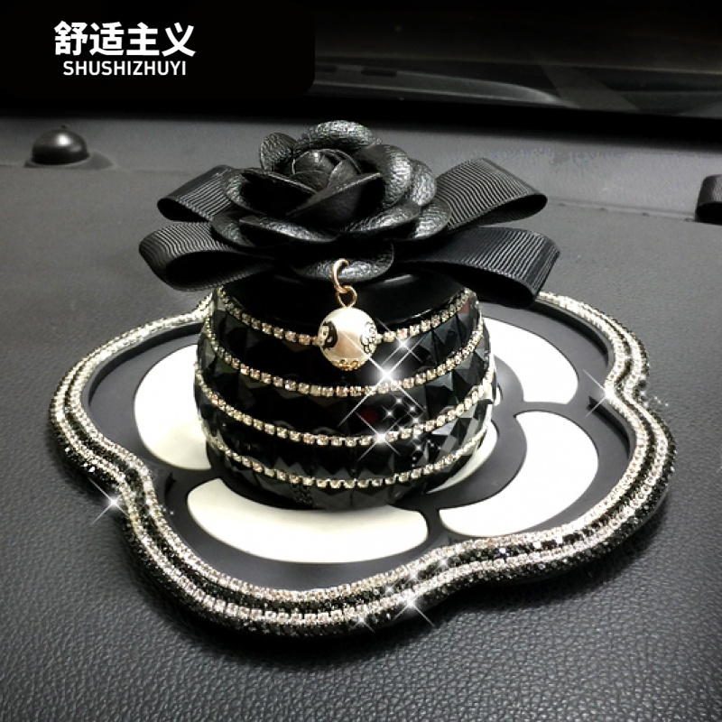汽车香水座车载座式香水车内饰品钻摆件香水座女士山茶花车载香熏