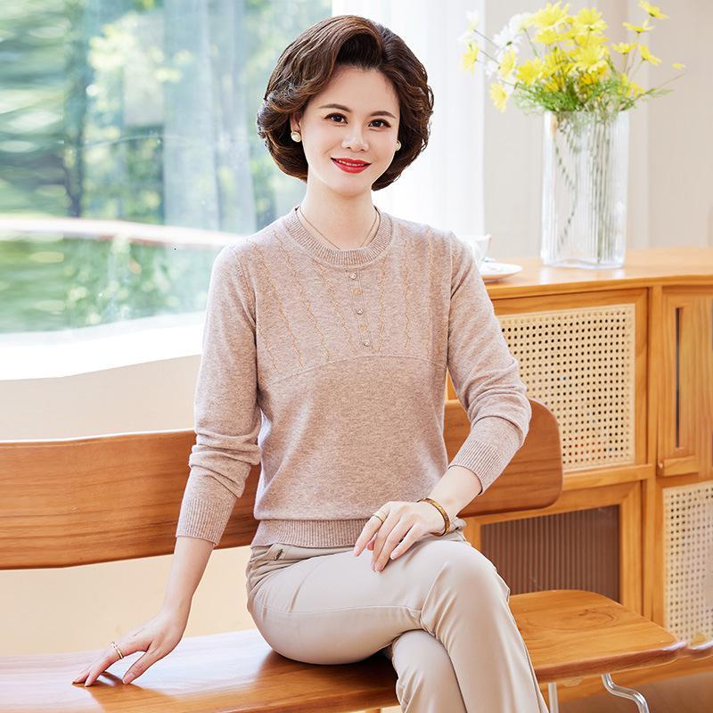 中老年女装圆领毛衣女秋装新款中年妈妈绣花洋气秋冬针织打底衫