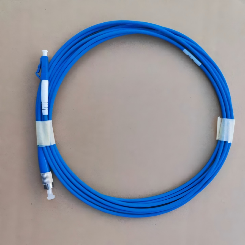 蓝色铠装尾纤 SC-LC 15米 根高清大图