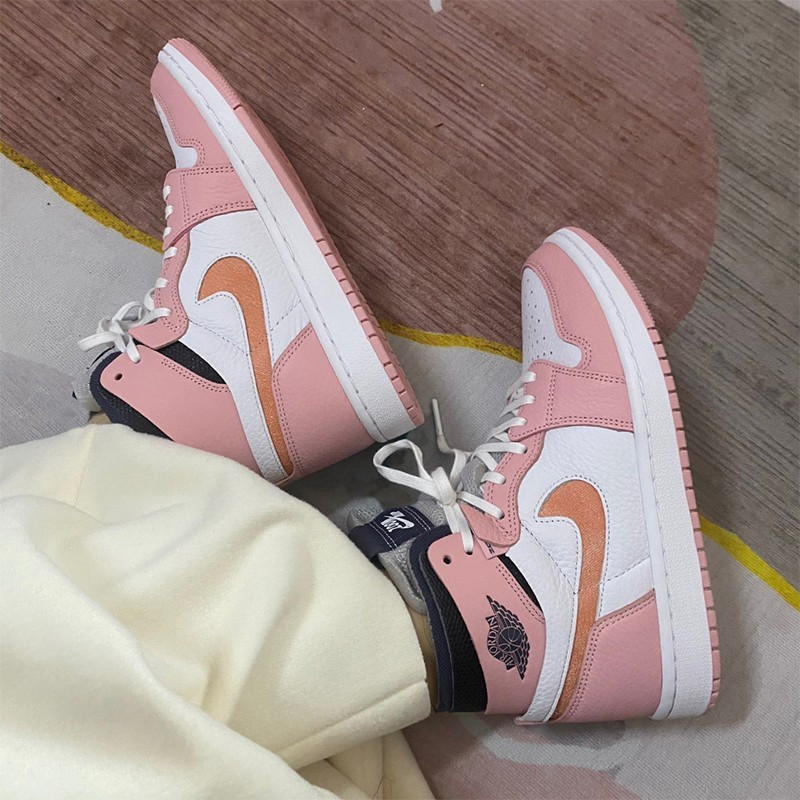 耐克(nike) 女鞋 aj1乔1高帮篮球鞋 情人节限定 缓震透气舒适篮球鞋女