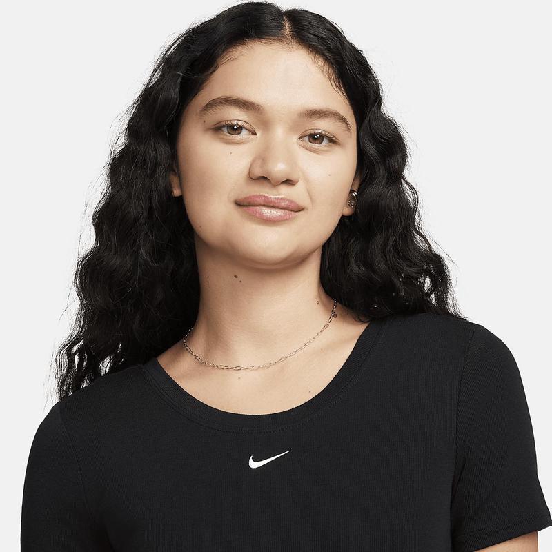 耐克(NIKE)海外代购耐克nike FN3664-010女款新款专柜运动T恤时尚短袖