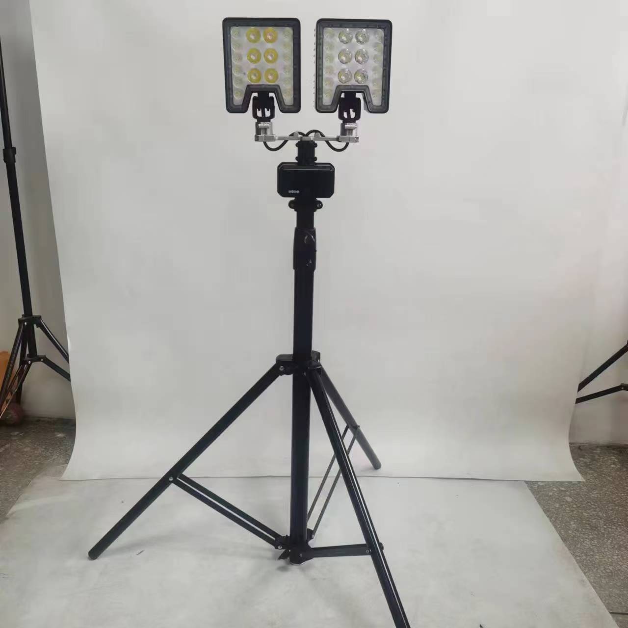 驰洛科 CLZY5103 21V 2*60W IP66 LED光源 便携式移动工作灯 (计价单位:台) 黑色高清大图