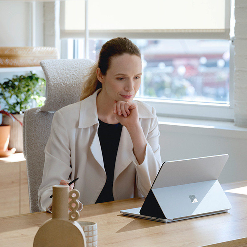 微软(Microsoft)Surface Laptop Studio 11代i7 32G 2T RTX A2000 亮铂金 14.4英寸 3年质保