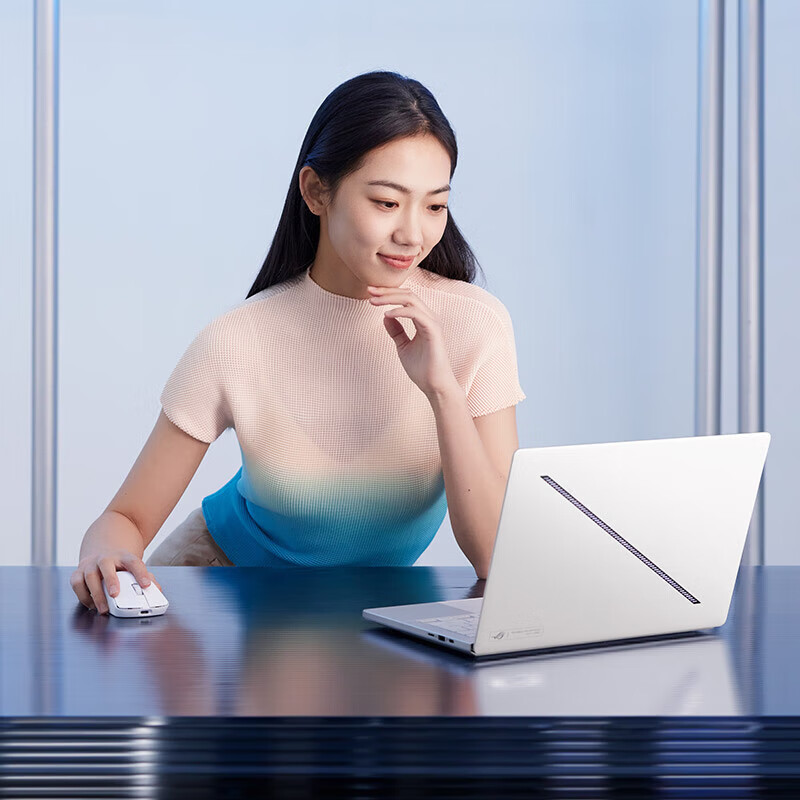 华硕(ASUS)ROG幻16 Air锐龙AI版 16英寸专业性能轻薄本 (AI7 HX350 32G 1T RTX5060 2.5K 240Hz OLED)铂月白高清大图