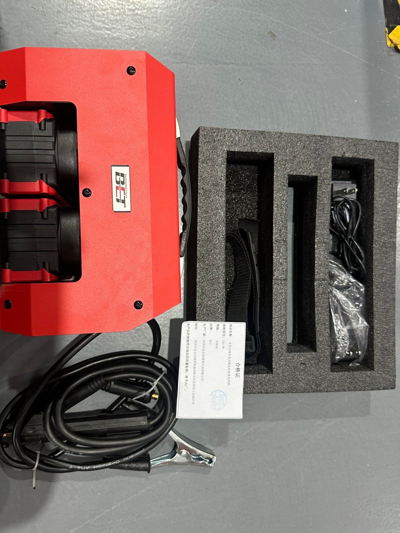 BCT手持无绳充电式锂电池直流电焊机 216 Wh 个高清大图