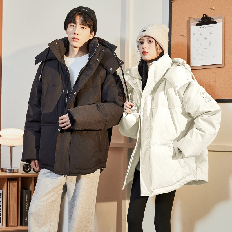 [2.5折价380元]唐狮冬季新款羽绒服情侣同码连帽袖标装饰弧形短款羽绒服百搭