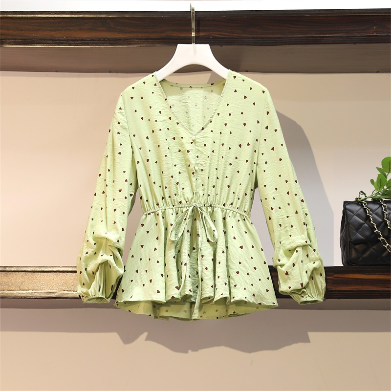 2020春大码女装新款爱心桃印花V领微胖MM洋气显瘦衬衫收腰女