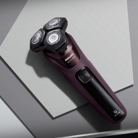 飞利浦(Philips) 三刀头电动剃须刀 S5531/01